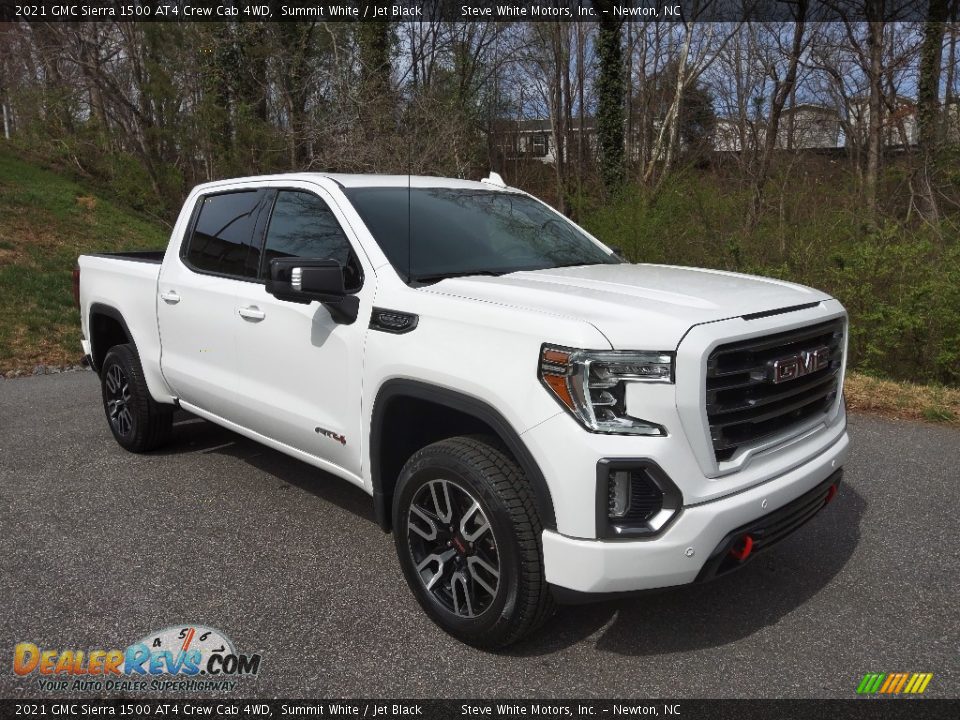 Front 3/4 View of 2021 GMC Sierra 1500 AT4 Crew Cab 4WD Photo #5
