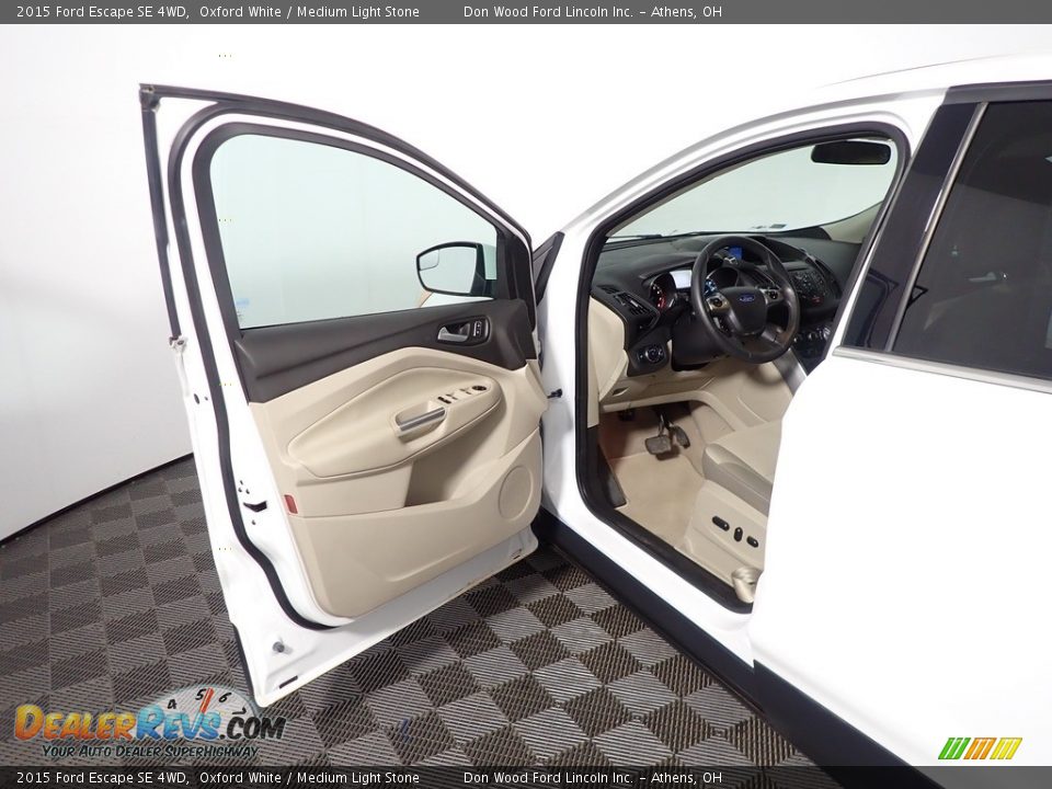 2015 Ford Escape SE 4WD Oxford White / Medium Light Stone Photo #18