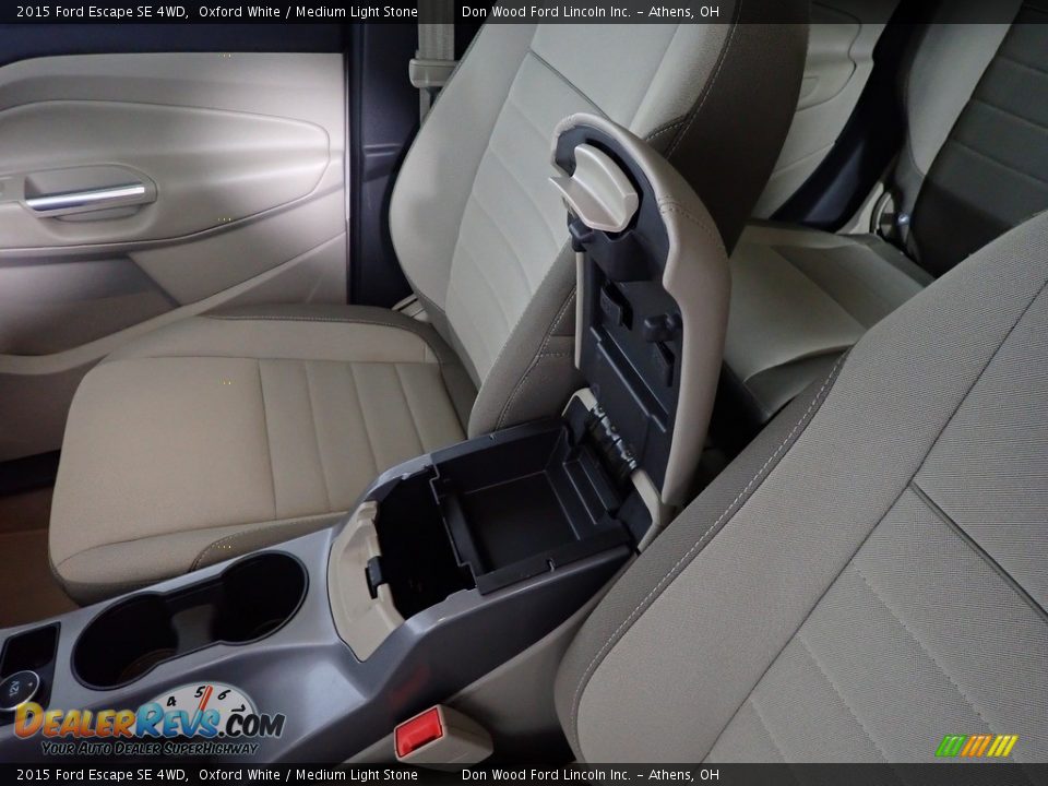 2015 Ford Escape SE 4WD Oxford White / Medium Light Stone Photo #30