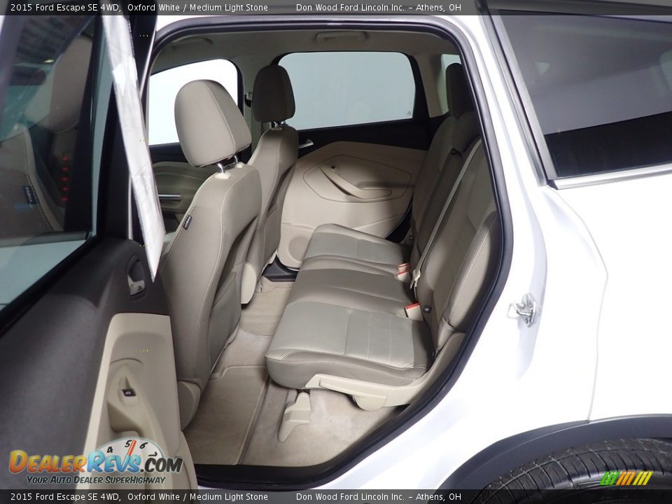 2015 Ford Escape SE 4WD Oxford White / Medium Light Stone Photo #32