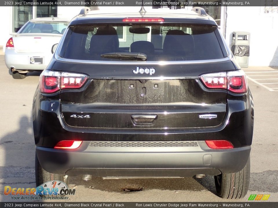 2023 Jeep Compass Latitude 4x4 Diamond Black Crystal Pearl / Black Photo #4