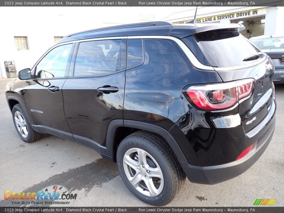 2023 Jeep Compass Latitude 4x4 Diamond Black Crystal Pearl / Black Photo #3