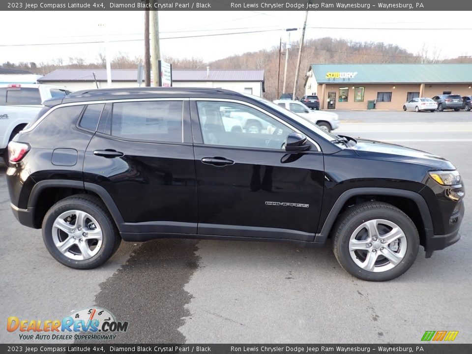 2023 Jeep Compass Latitude 4x4 Diamond Black Crystal Pearl / Black Photo #7