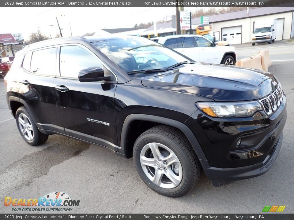 2023 Jeep Compass Latitude 4x4 Diamond Black Crystal Pearl / Black Photo #8