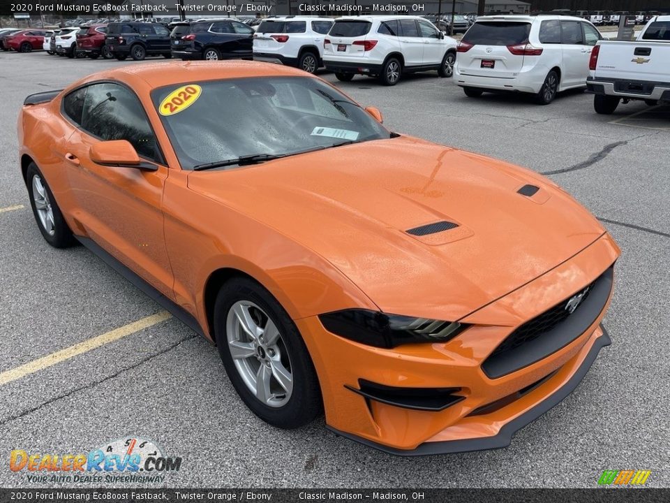 Front 3/4 View of 2020 Ford Mustang EcoBoost Fastback Photo #4