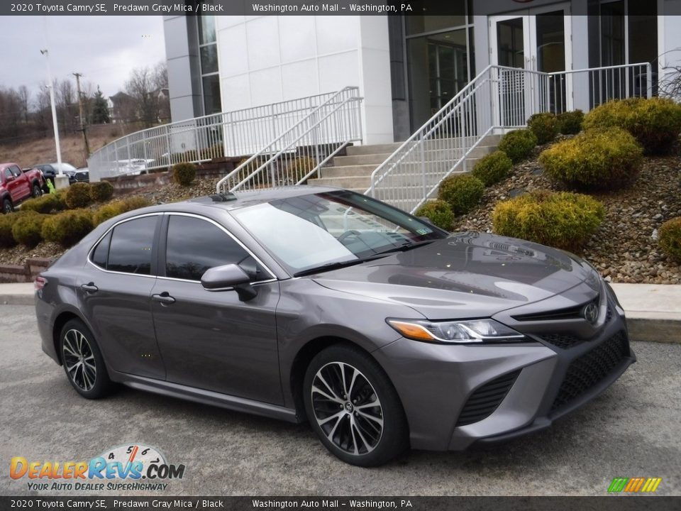 Front 3/4 View of 2020 Toyota Camry SE Photo #1