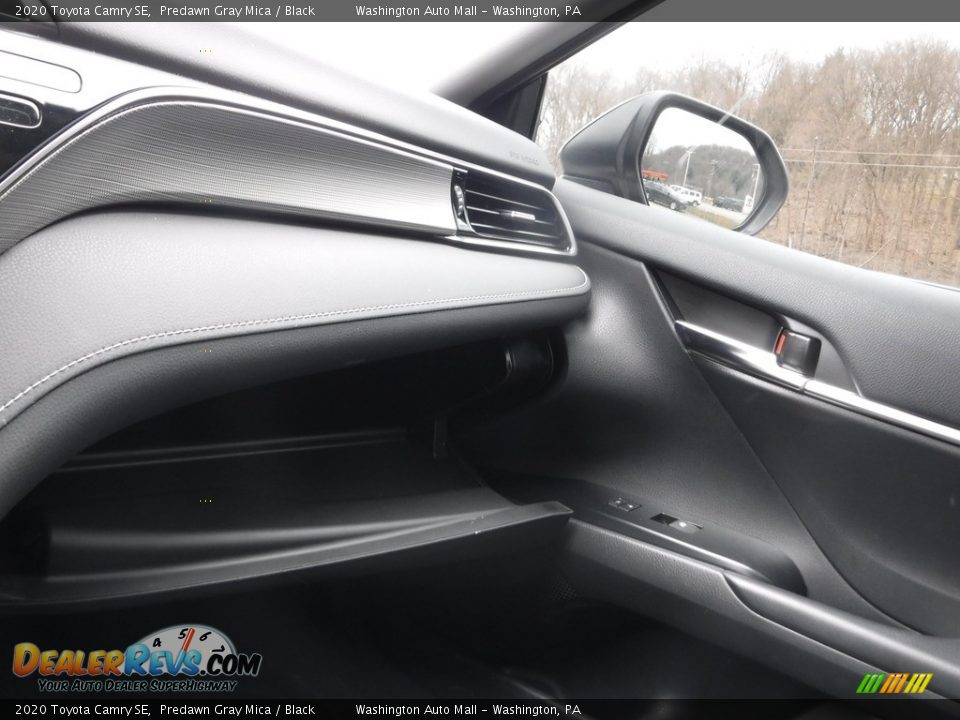 2020 Toyota Camry SE Predawn Gray Mica / Black Photo #28