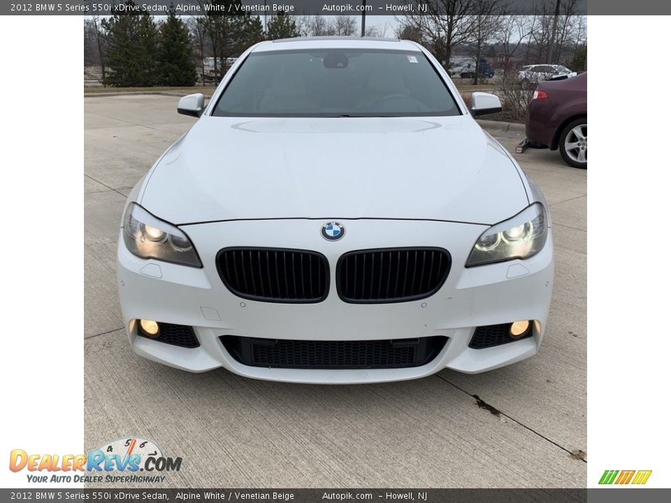 2012 BMW 5 Series 550i xDrive Sedan Alpine White / Venetian Beige Photo #8