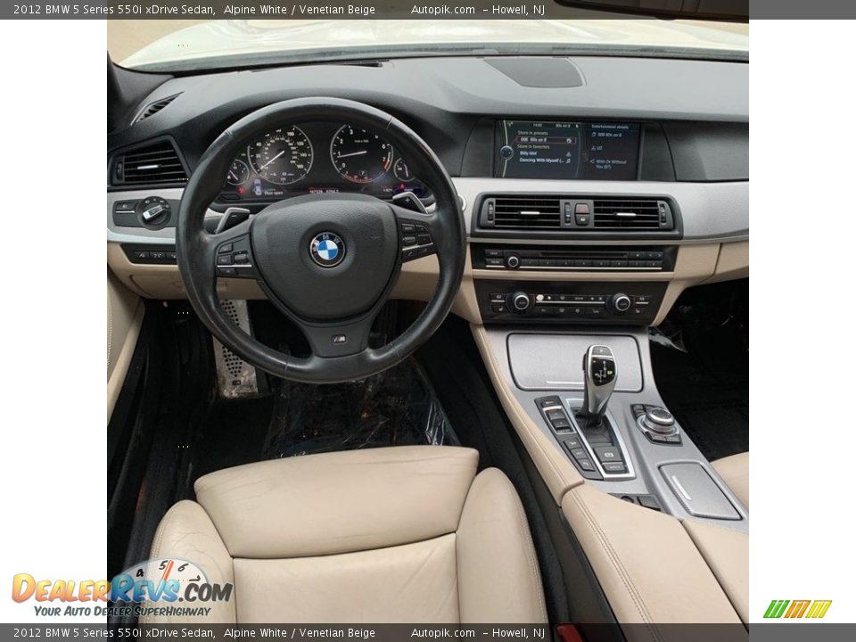 2012 BMW 5 Series 550i xDrive Sedan Alpine White / Venetian Beige Photo #15