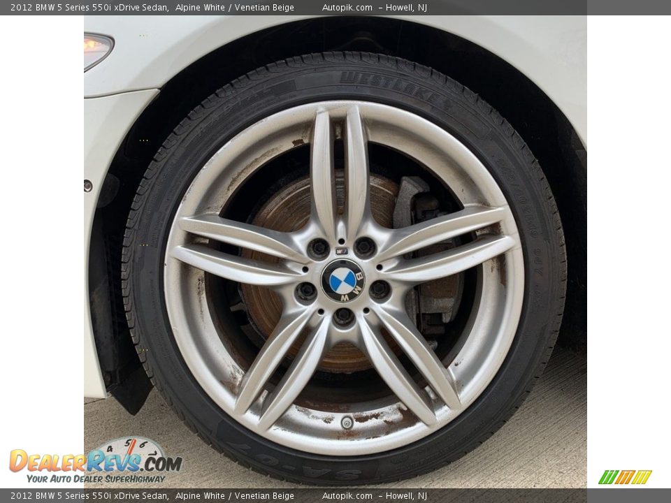 2012 BMW 5 Series 550i xDrive Sedan Alpine White / Venetian Beige Photo #25