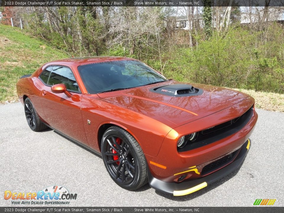 Front 3/4 View of 2023 Dodge Challenger R/T Scat Pack Shaker Photo #4