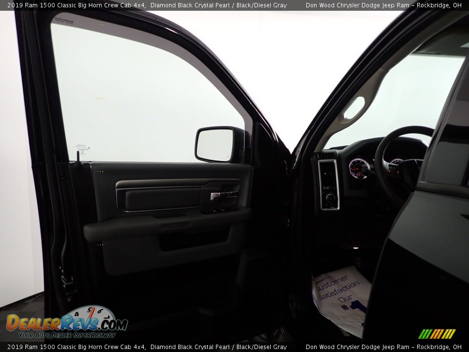 2019 Ram 1500 Classic Big Horn Crew Cab 4x4 Diamond Black Crystal Pearl / Black/Diesel Gray Photo #10
