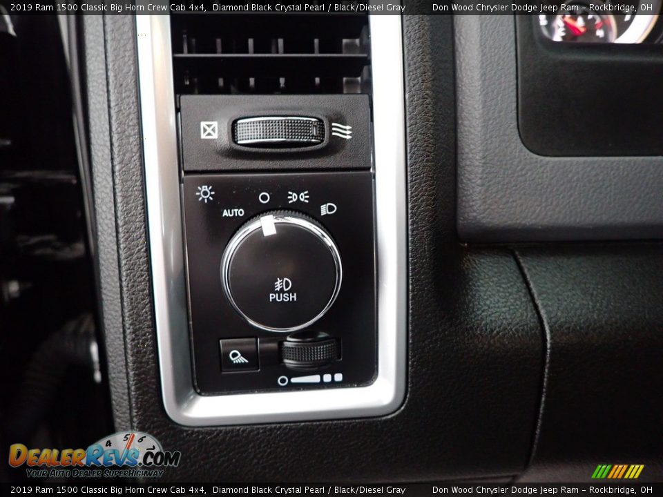 2019 Ram 1500 Classic Big Horn Crew Cab 4x4 Diamond Black Crystal Pearl / Black/Diesel Gray Photo #14