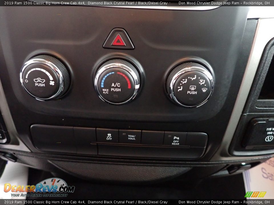 2019 Ram 1500 Classic Big Horn Crew Cab 4x4 Diamond Black Crystal Pearl / Black/Diesel Gray Photo #18