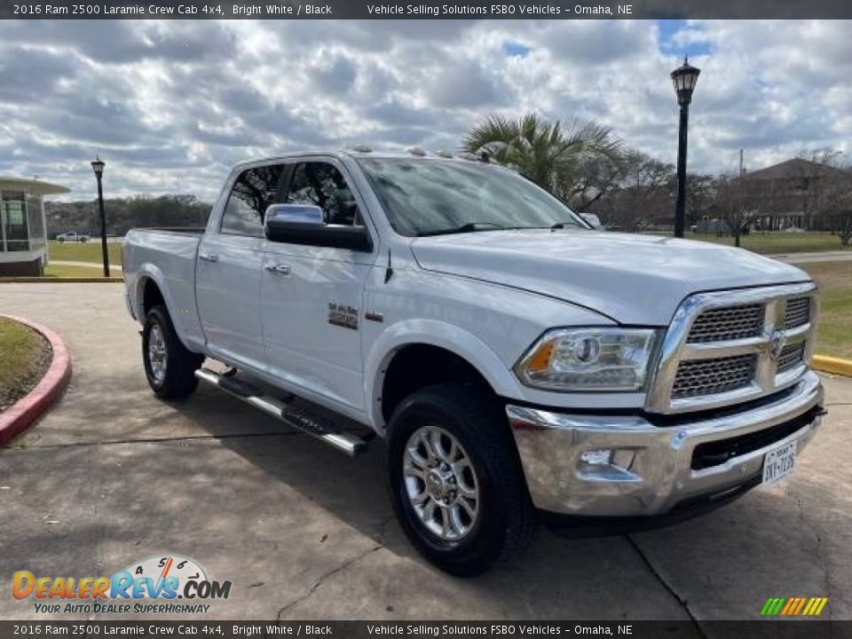 Front 3/4 View of 2016 Ram 2500 Laramie Crew Cab 4x4 Photo #6