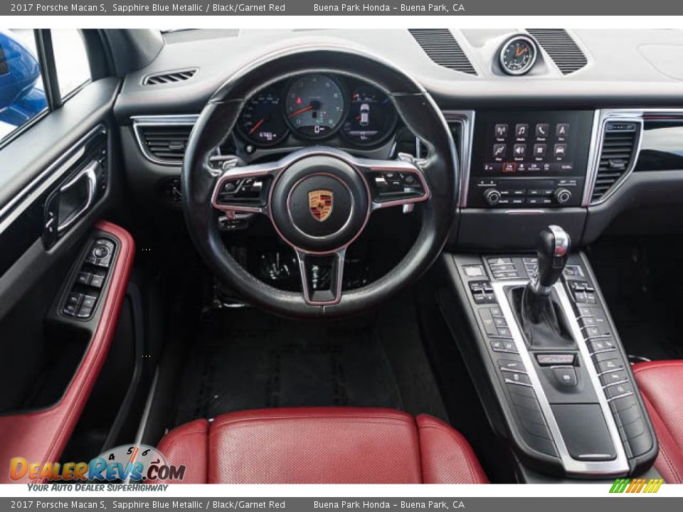 Dashboard of 2017 Porsche Macan S Photo #5