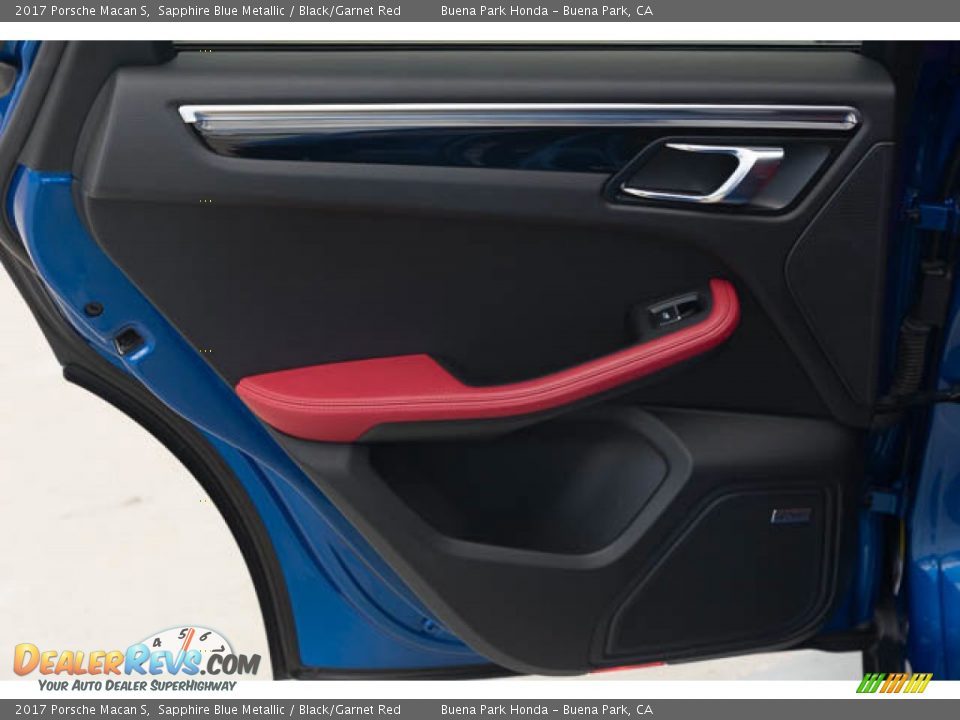 Door Panel of 2017 Porsche Macan S Photo #30