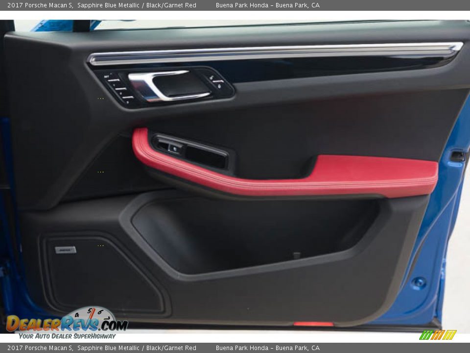 Door Panel of 2017 Porsche Macan S Photo #33