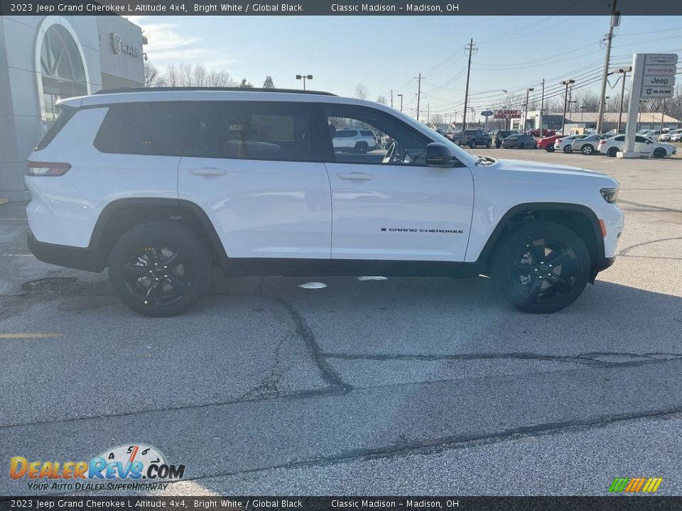 2023 Jeep Grand Cherokee L Altitude 4x4 Bright White / Global Black Photo #11