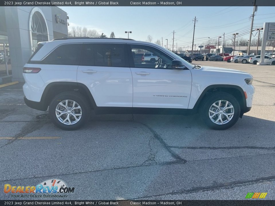 2023 Jeep Grand Cherokee Limited 4x4 Bright White / Global Black Photo #9