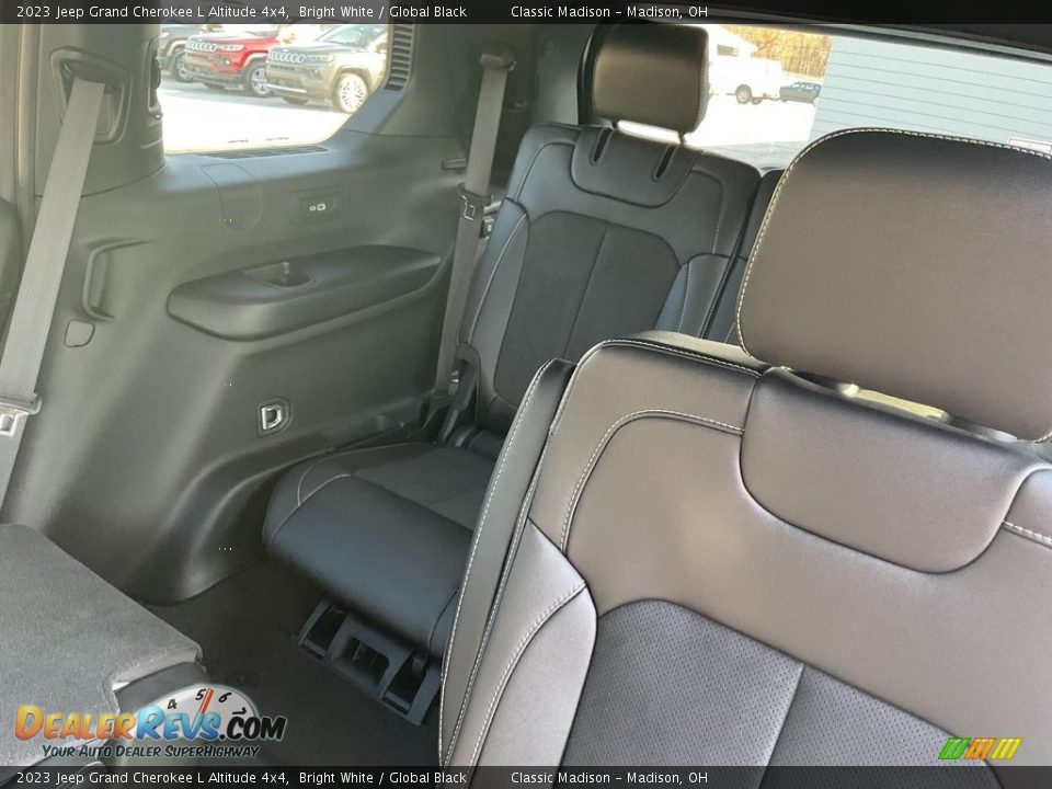 2023 Jeep Grand Cherokee L Altitude 4x4 Bright White / Global Black Photo #4