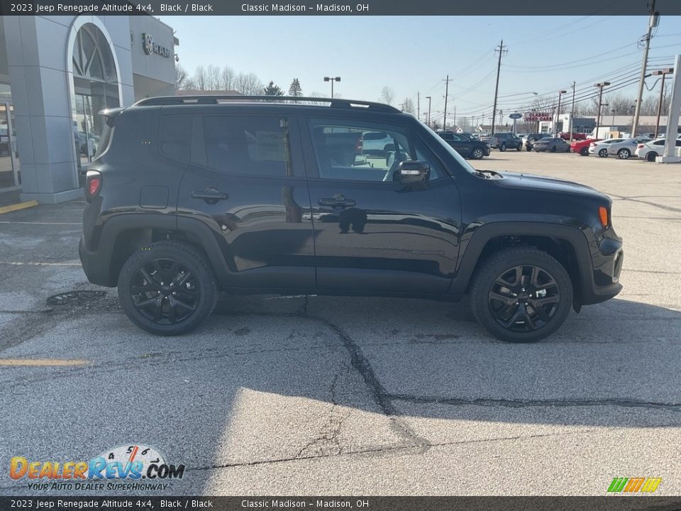 2023 Jeep Renegade Altitude 4x4 Black / Black Photo #10