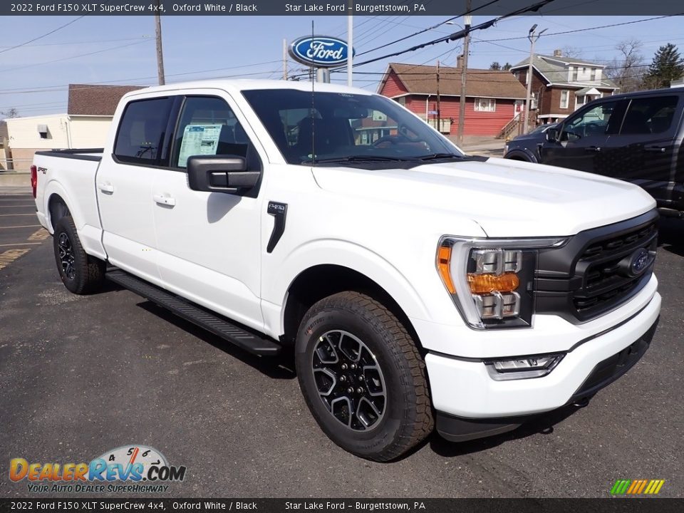 Front 3/4 View of 2022 Ford F150 XLT SuperCrew 4x4 Photo #7