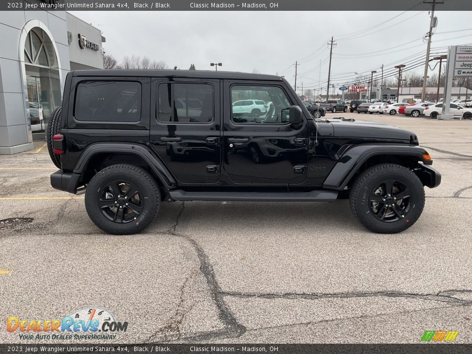 2023 Jeep Wrangler Unlimited Sahara 4x4 Black / Black Photo #10