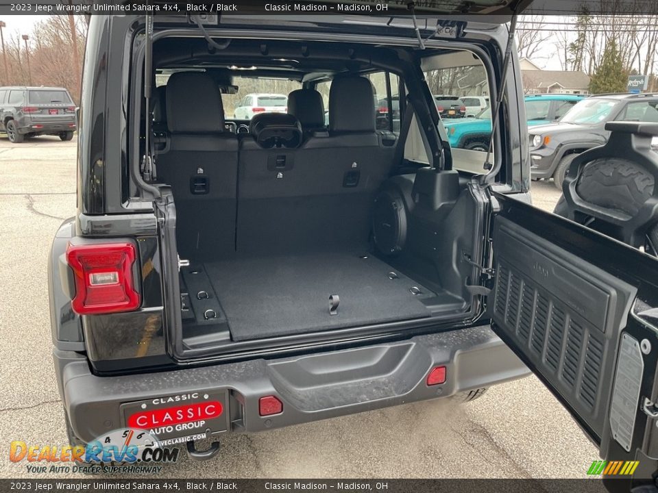2023 Jeep Wrangler Unlimited Sahara 4x4 Black / Black Photo #12