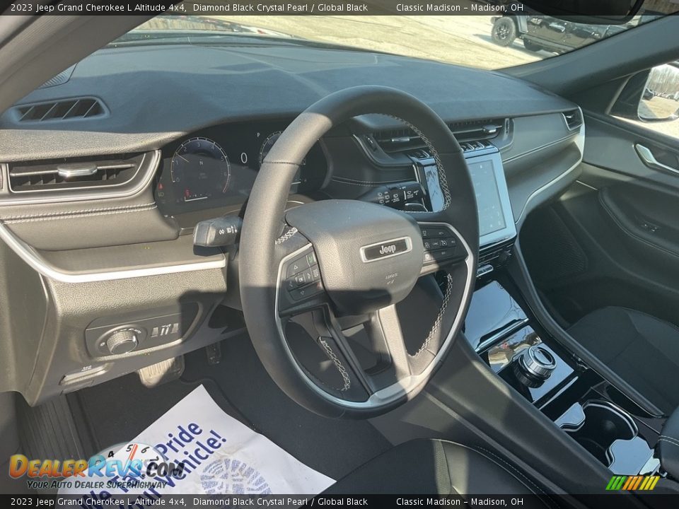 2023 Jeep Grand Cherokee L Altitude 4x4 Diamond Black Crystal Pearl / Global Black Photo #4