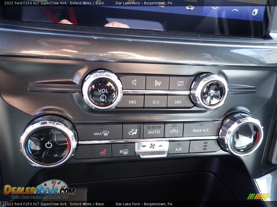 Controls of 2022 Ford F150 XLT SuperCrew 4x4 Photo #18