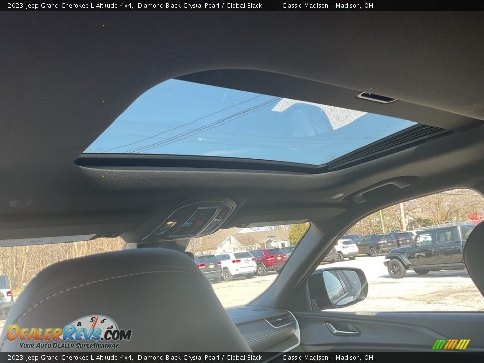 2023 Jeep Grand Cherokee L Altitude 4x4 Diamond Black Crystal Pearl / Global Black Photo #7