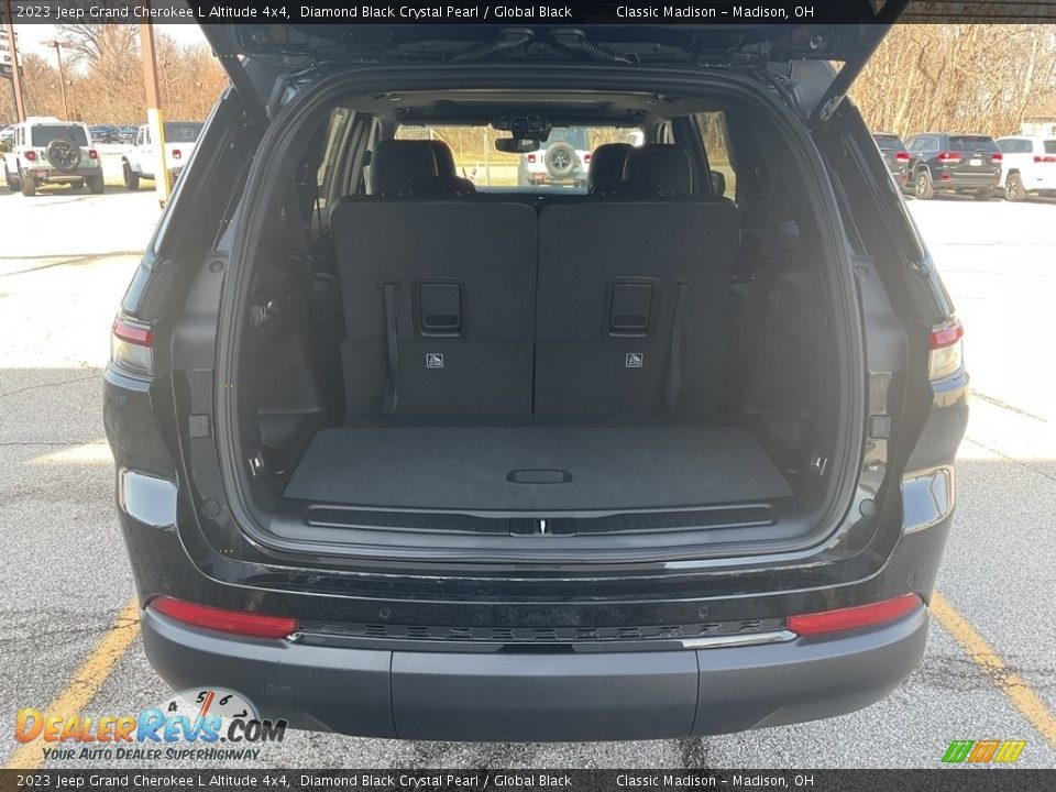 2023 Jeep Grand Cherokee L Altitude 4x4 Diamond Black Crystal Pearl / Global Black Photo #13