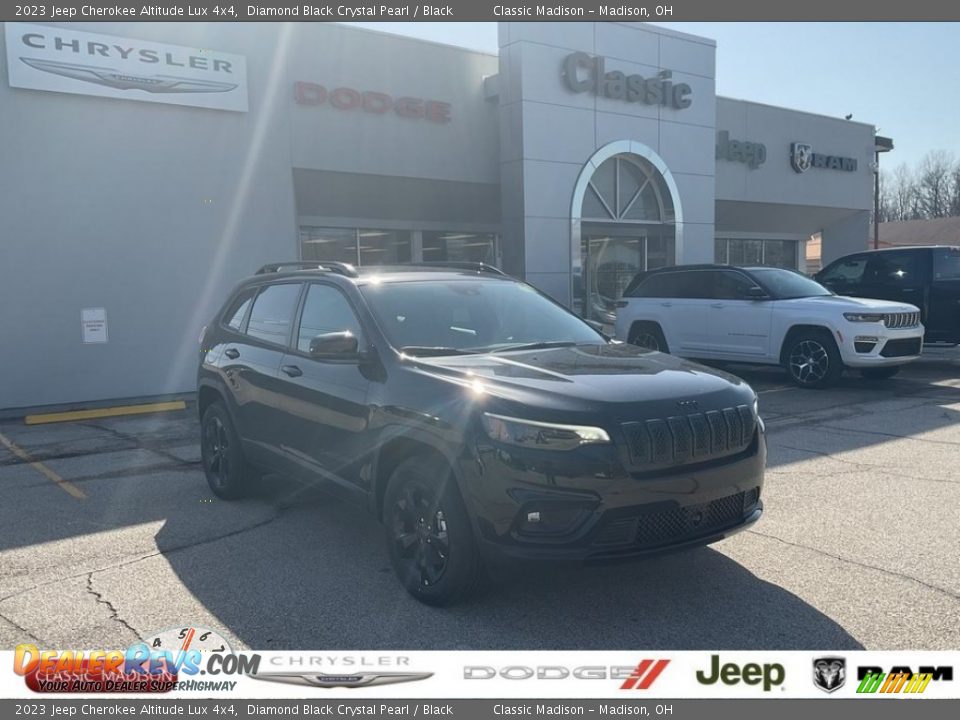 2023 Jeep Cherokee Altitude Lux 4x4 Diamond Black Crystal Pearl / Black Photo #1