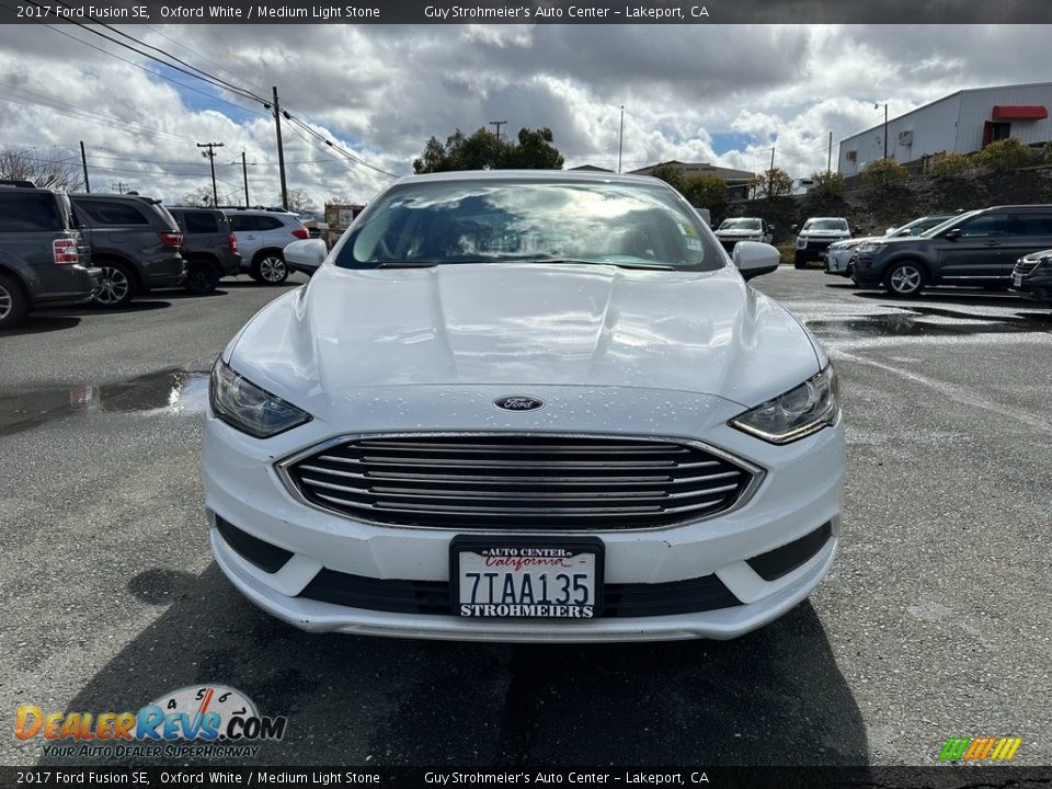 2017 Ford Fusion SE Oxford White / Medium Light Stone Photo #2