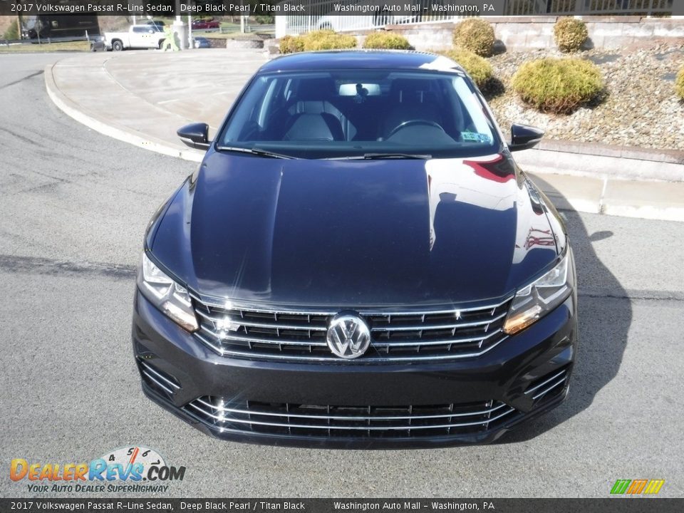 2017 Volkswagen Passat R-Line Sedan Deep Black Pearl / Titan Black Photo #10