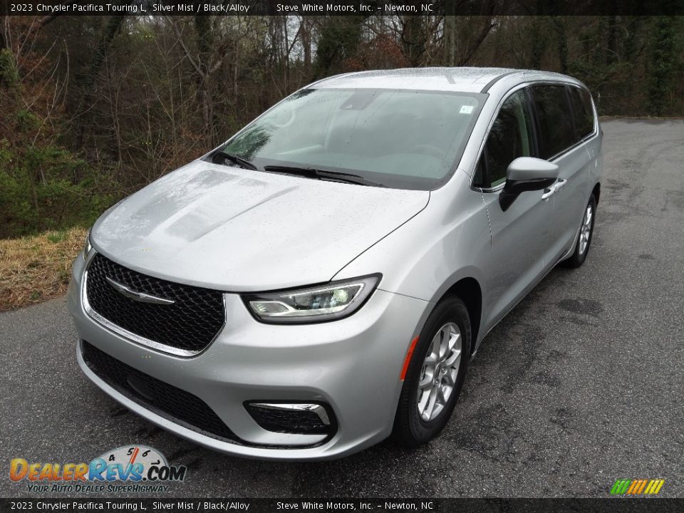 2023 Chrysler Pacifica Touring L Silver Mist / Black/Alloy Photo #2