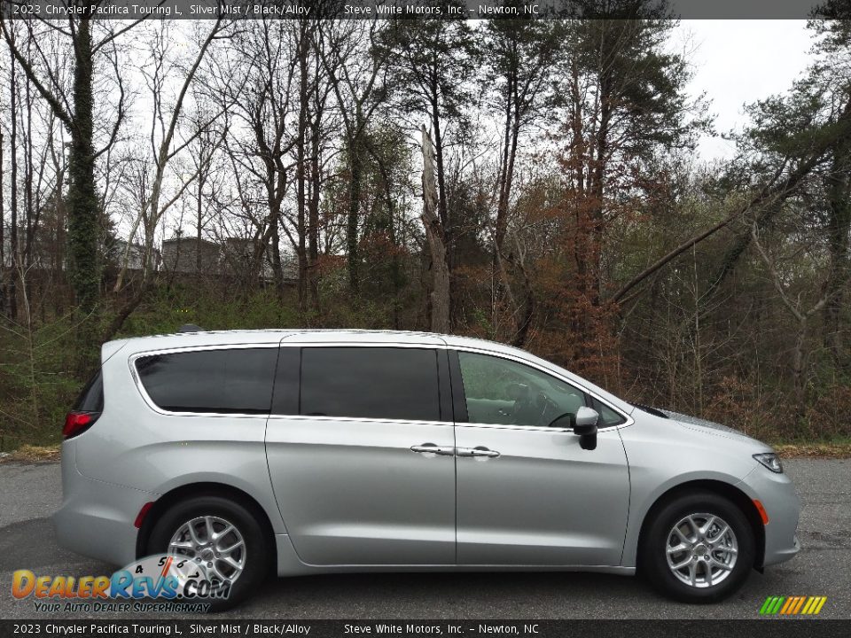 Silver Mist 2023 Chrysler Pacifica Touring L Photo #5