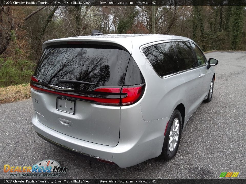 2023 Chrysler Pacifica Touring L Silver Mist / Black/Alloy Photo #6