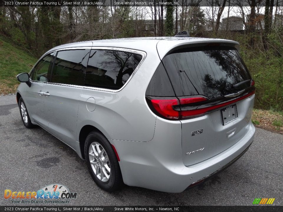 2023 Chrysler Pacifica Touring L Silver Mist / Black/Alloy Photo #8