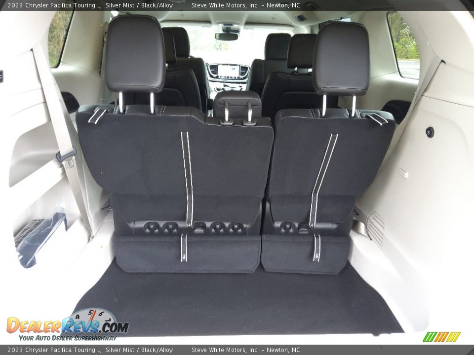 2023 Chrysler Pacifica Touring L Trunk Photo #15