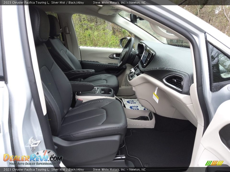 Front Seat of 2023 Chrysler Pacifica Touring L Photo #17