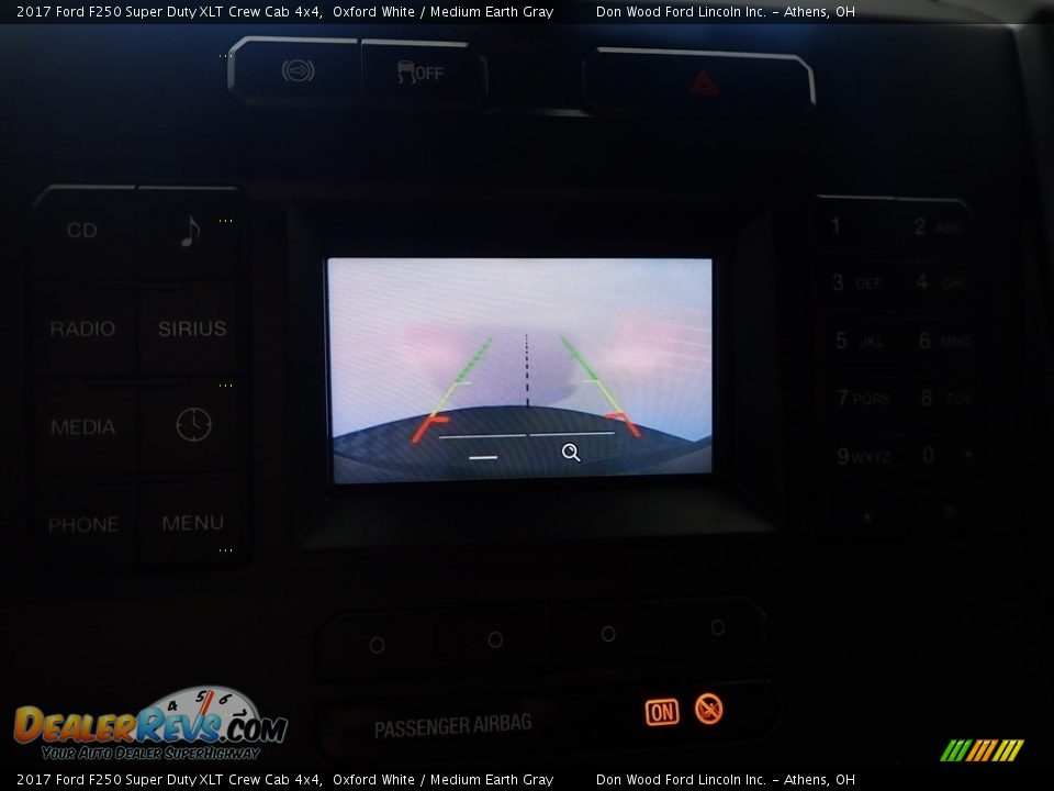 2017 Ford F250 Super Duty XLT Crew Cab 4x4 Oxford White / Medium Earth Gray Photo #2