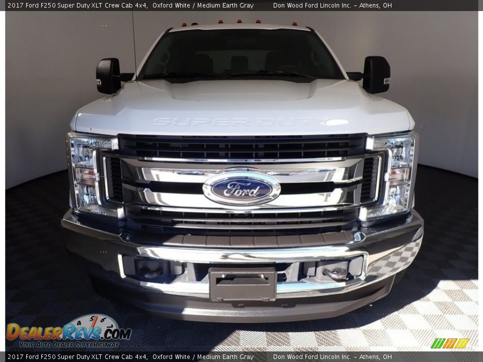 2017 Ford F250 Super Duty XLT Crew Cab 4x4 Oxford White / Medium Earth Gray Photo #5