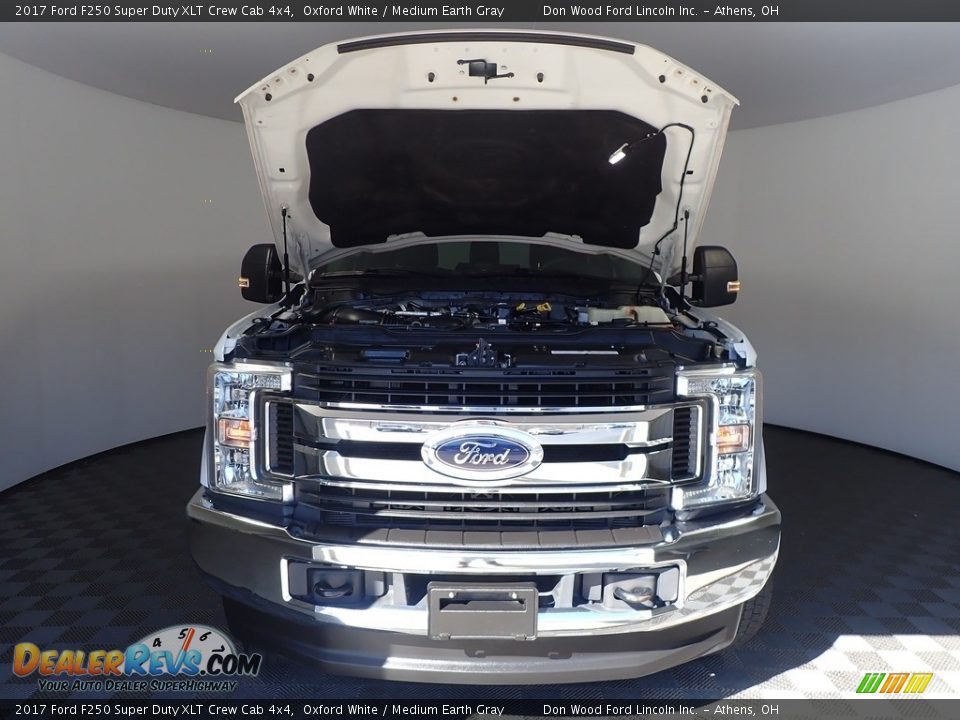 2017 Ford F250 Super Duty XLT Crew Cab 4x4 Oxford White / Medium Earth Gray Photo #6