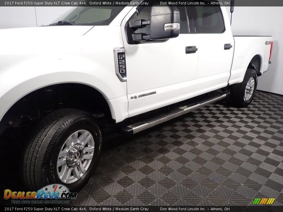 2017 Ford F250 Super Duty XLT Crew Cab 4x4 Oxford White / Medium Earth Gray Photo #10