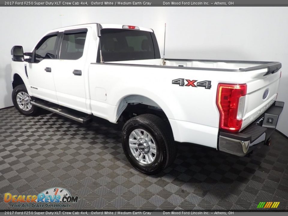 2017 Ford F250 Super Duty XLT Crew Cab 4x4 Oxford White / Medium Earth Gray Photo #12