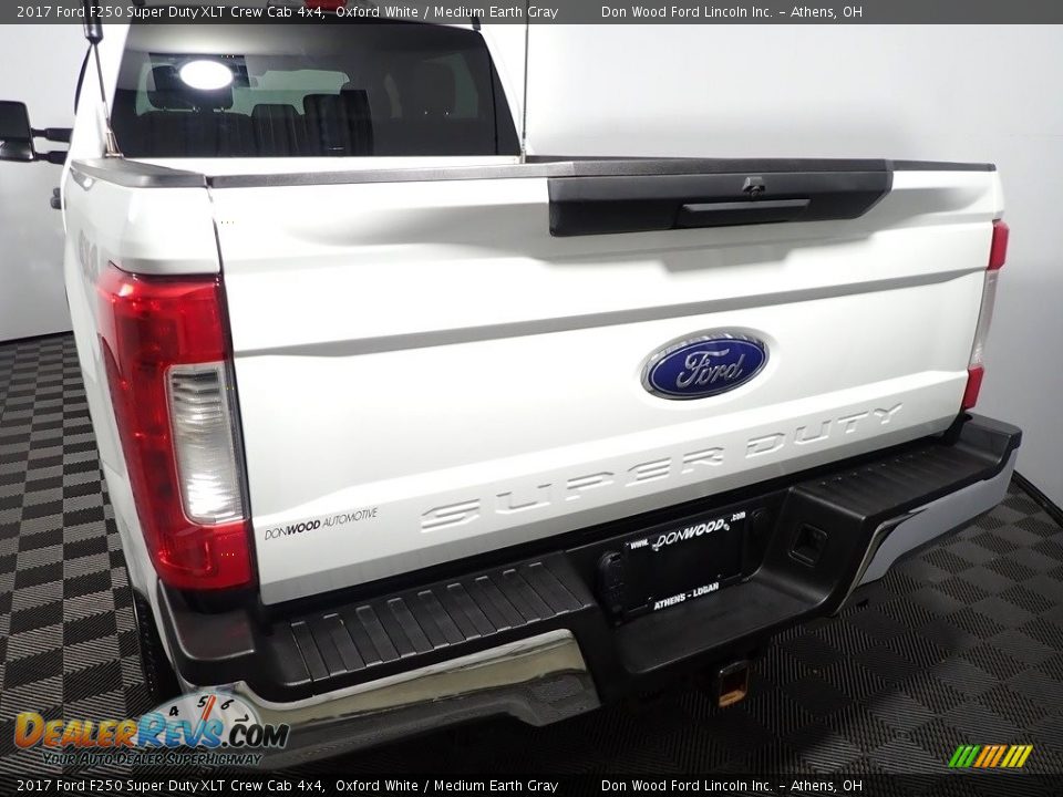 2017 Ford F250 Super Duty XLT Crew Cab 4x4 Oxford White / Medium Earth Gray Photo #13