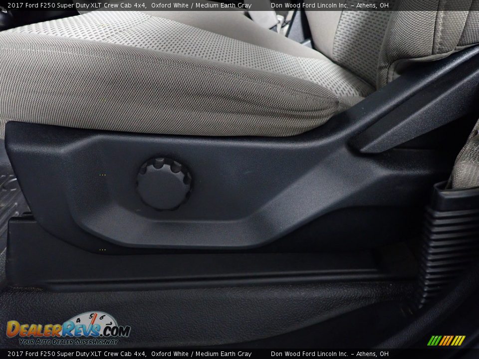 2017 Ford F250 Super Duty XLT Crew Cab 4x4 Oxford White / Medium Earth Gray Photo #20