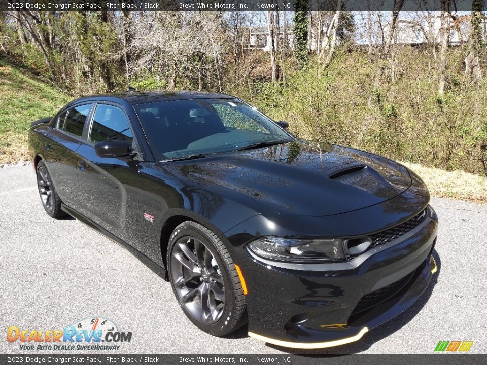 Front 3/4 View of 2023 Dodge Charger Scat Pack Photo #4